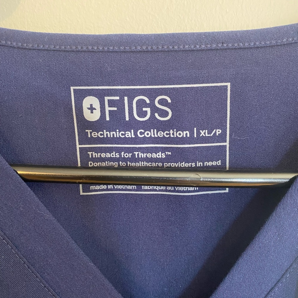 NWT Figs Catarina Top Navy Blue One Front Pocket Size XL Petite - Picture 7 of 10